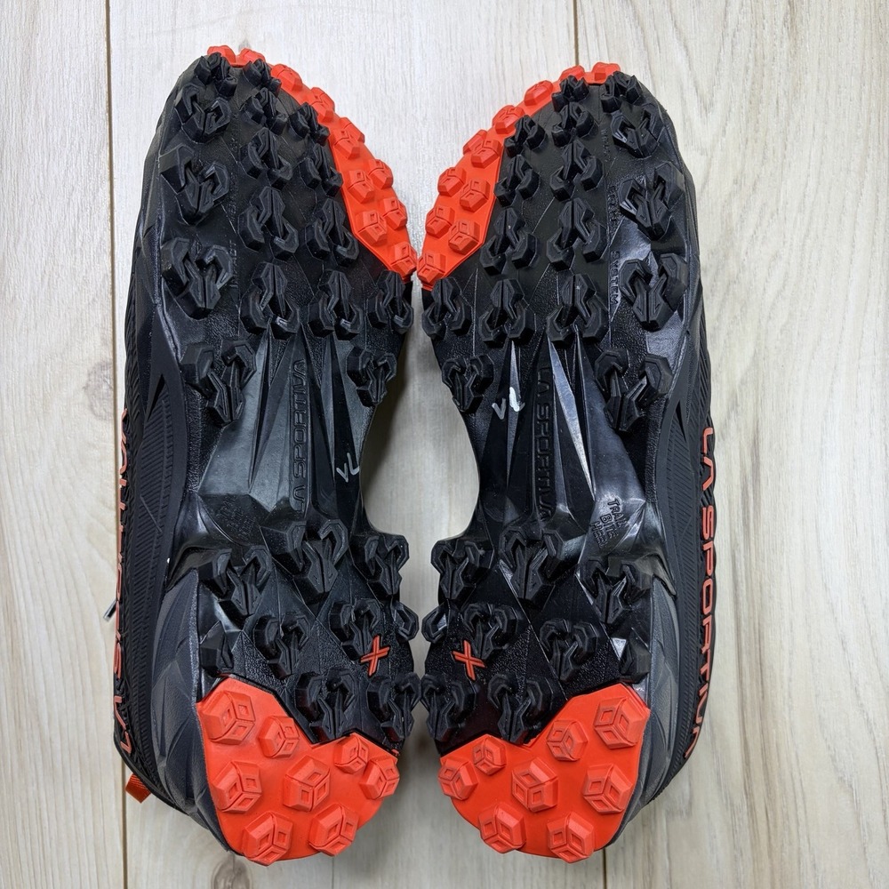 La Sportiva® Men's 10 M AKYRA II Gore-Tex Hiking Shoe in Carbon/Cherry Tomato - Picture 11 of 12